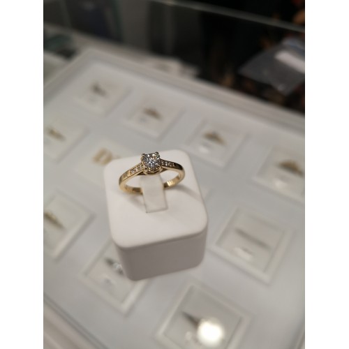 Złoty pierścionek zaręczynowy z brylantami KOD PRODUKTU: GAL 380