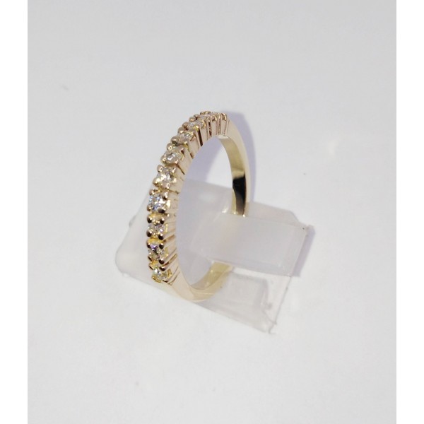 Złoty pierścionek zaręczynowy z 10-cioma brylantami