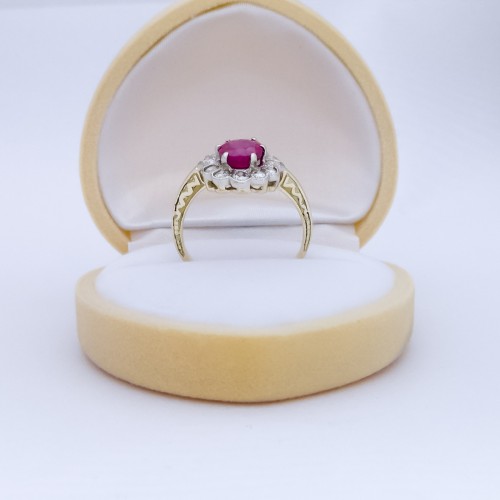 Złoty pierścionek z rubinem i diamentami KOD PRODUKTU: P 108