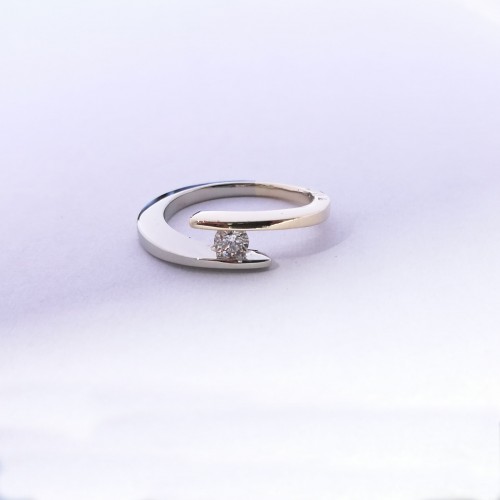 Złoty pierścionek zaręczynowy z białego żółtego złota z brylantem